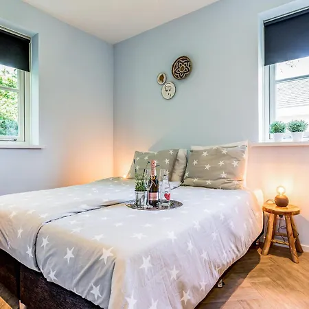 2 Bedroom Beautiful In Нордвейк-ан-Зее