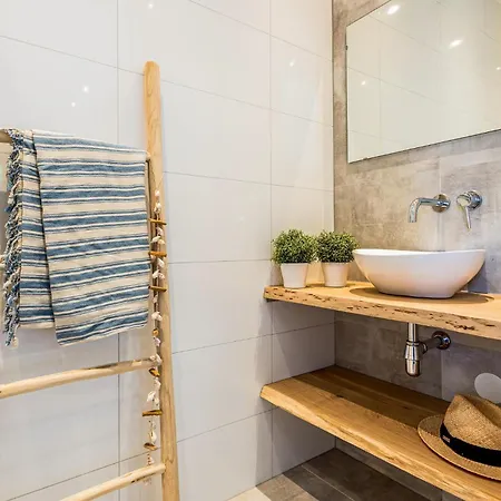 2 Bedroom Beautiful In Нордвейк-ан-Зее